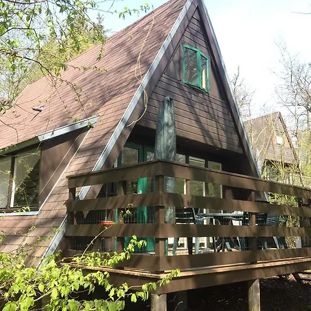 The Apple Nyaraló *